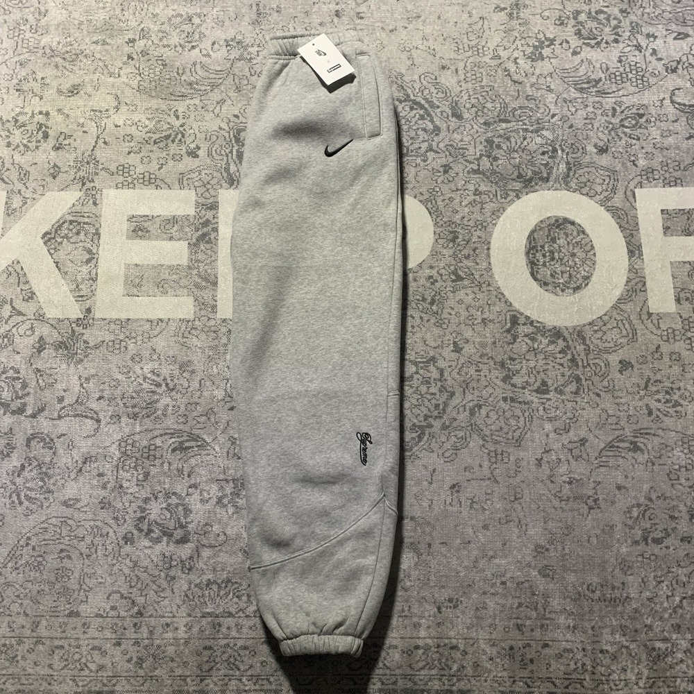 Supreme x Nike Grey HF9630-063  Sweatpants Long Pants joggers Mens size Small
